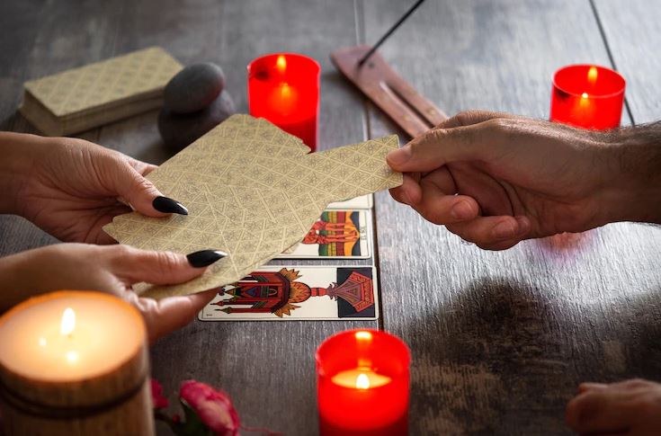 Why Tarot Card Reading Is Trending Again?