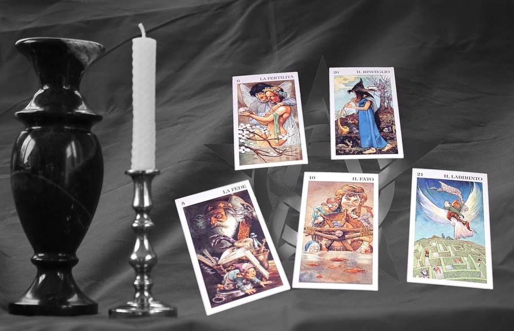 10 People Who Should Definitely Take a Tarot Card Reading Session