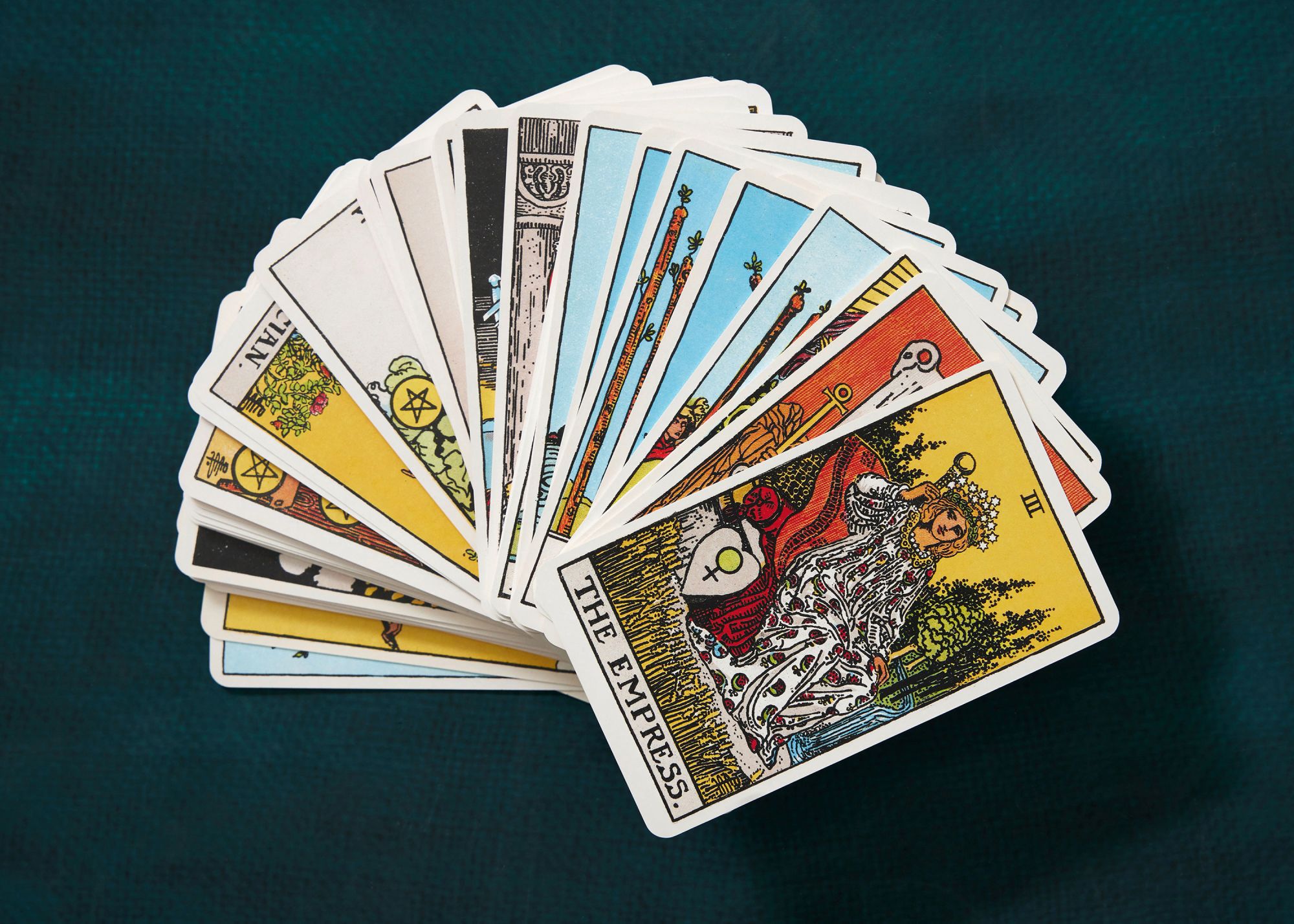  How to Spot a Genuine Tarot Card Reader in Dubai and Avoid Scams!