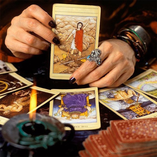 Tarot Cards & Angel Numbers: Messages from the Universe You Shouldn’t Ignore