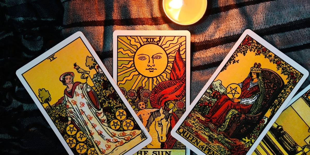 Can Tarot Really Change Your Life? Stories from Dubai’s Tarot Community